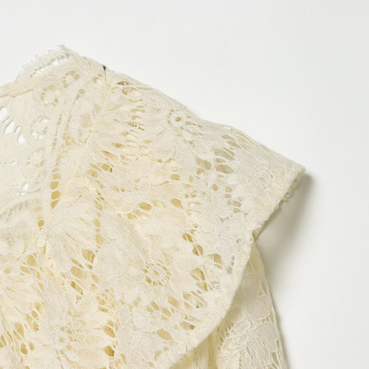Sweet and fresh ruffled lace patchwork top
